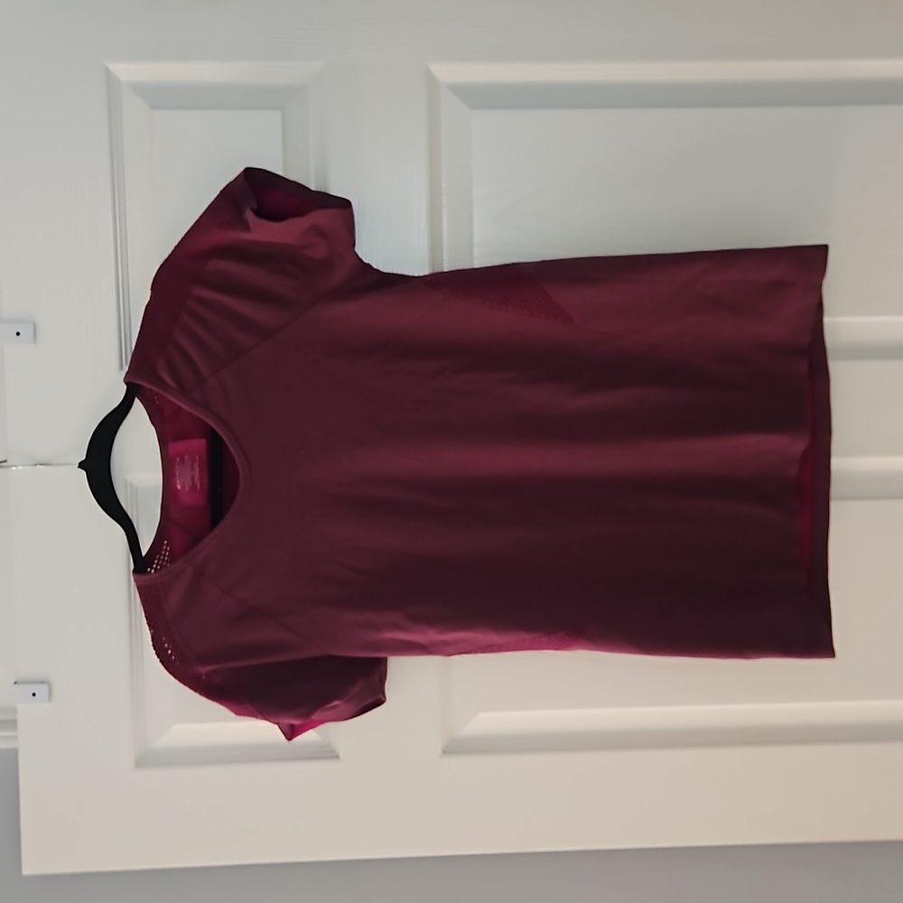 Athleta workout shirt